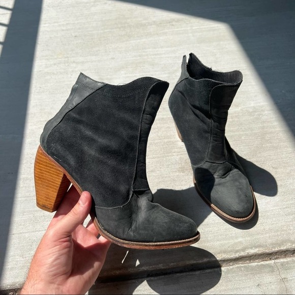 j. shoes Shoes - J. shoes Leather Ankle Booties
